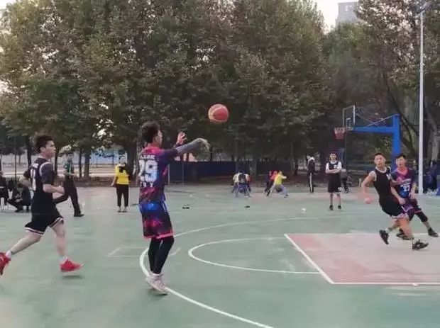 打篮球真人版下载苹果篮球游戏2k20下载苹果版